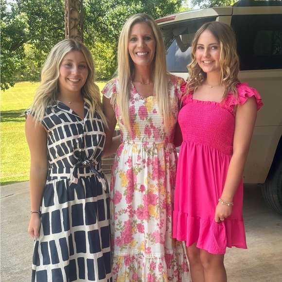 Meet your Posher, Brittany. I have two amazing and beautiful daughters, 14 & 18. - Picture 3 of 8